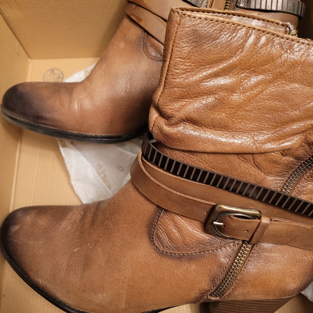Earth brand Women's Boots Size 9.5